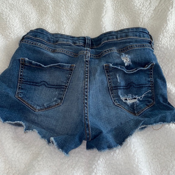 Arizona Jeans Co. mid-rise jean shorts. Size 5. - Picture 3 of 3